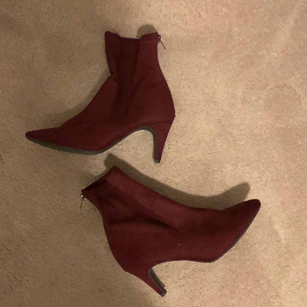 Aerosoles HeelRest Burgundy Suede Boots with Back Zipper in Size 10